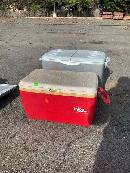 Rubbermaid cooler and igloo cooler, both have poly bodies, both have damage