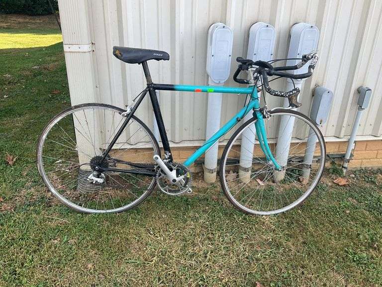 Dual handle bike, with arm rest, Shimano thumb push gearshift, bike needs work, sells for parts or repairs