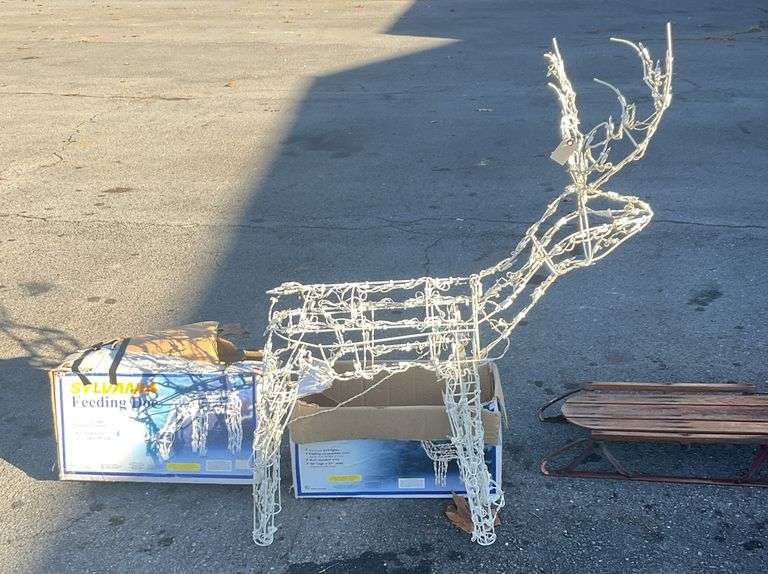 Sylvania wire frame Buck and Doe sculpture, not all of the lights work on either item