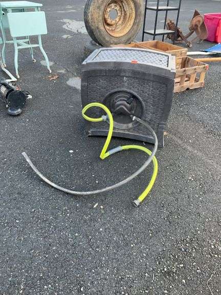 Suncast hose reel box