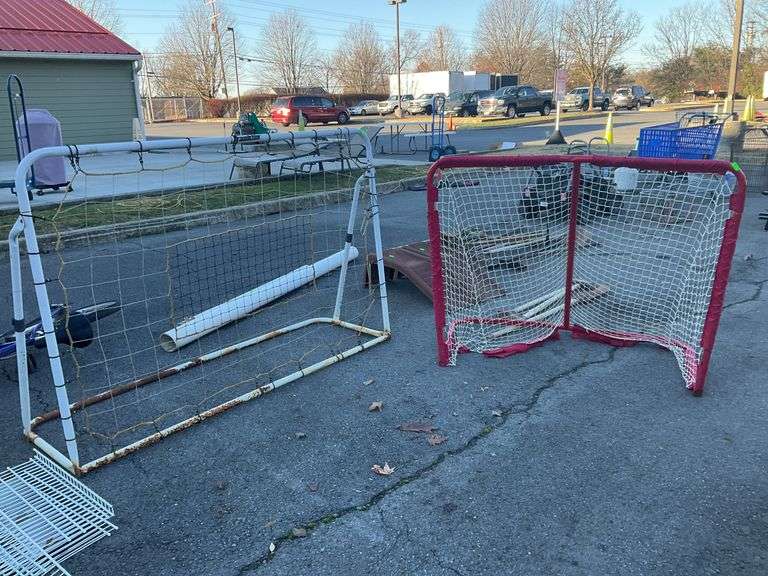 Franklin shot trainer, goal net, both items have rust and some holes in net