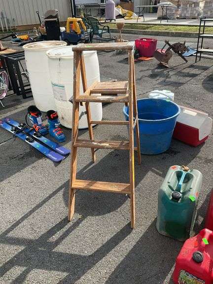 Wooden ladder, 4’H