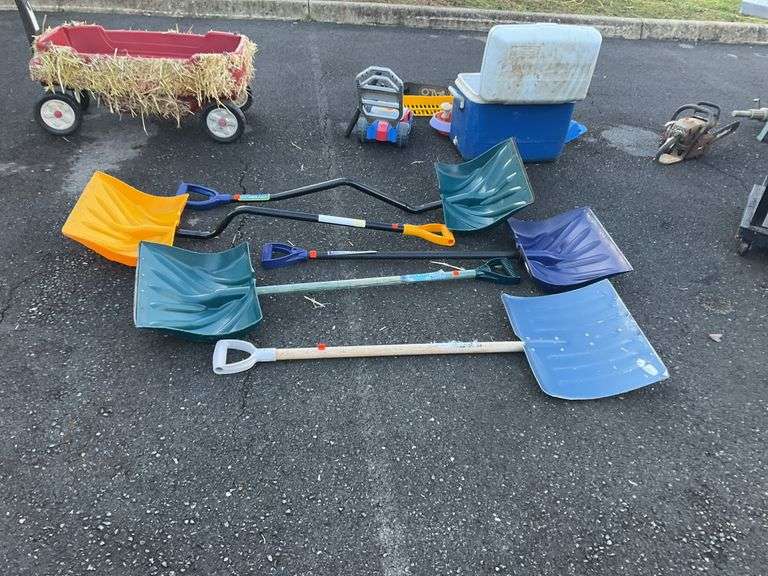 4-poly head shovels, 1-metal head shovel