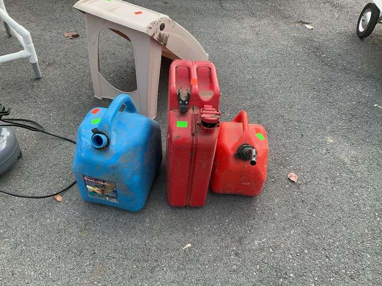 Fuel Containers, one metal, one NO Nozzle