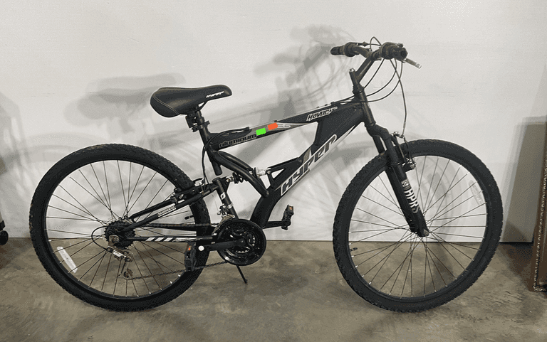 Hyper bike, havoc ed., aluminum 6061 series frame, 26”frame, 21seepd, HPR suspension system,  brakes work, there is a issues with shifting gears, otherwise a good bike