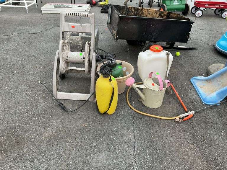 Gardners Items lot, sprayer, hose reel, water can, etc.