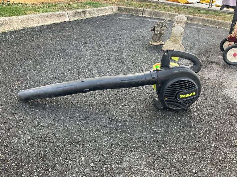 Poulan Pro leaf blower, sells for parts or repairs