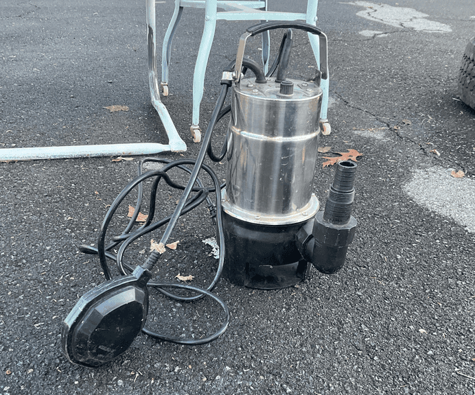 Submersible pump, non tested by Hash Auctions