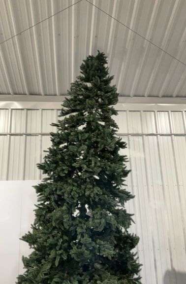 Balsam Hill 16ft tree, there is a storage bag for every section, this ...