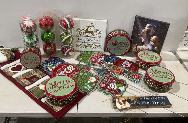 Christmas decor. - Hash Auctions