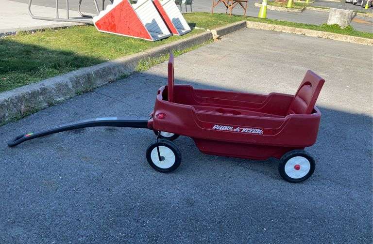 Radio Flyer wagon, poly body, with cup holders