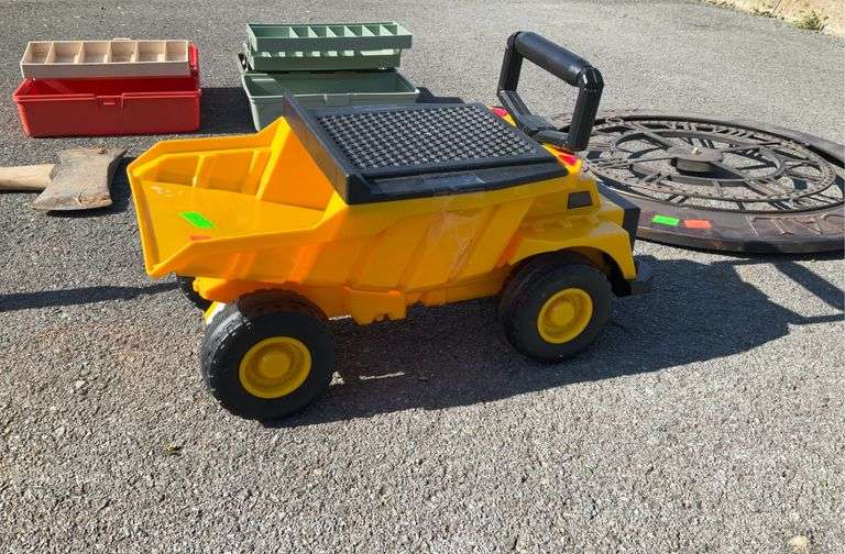 Kid’s toy, dump,truck, poly body, non tested by Hash Auctions