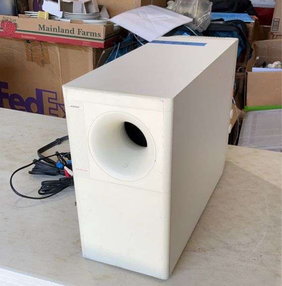 Bose subwoofer speaker, missing a couple rubber feet. Hash Auctions