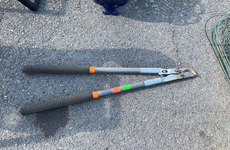 Tree limb loppers