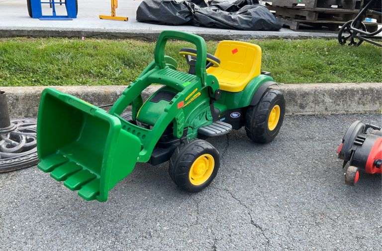 John Deere battery powered kids tractor, no battery, or charger, non tested by Hash Auctions