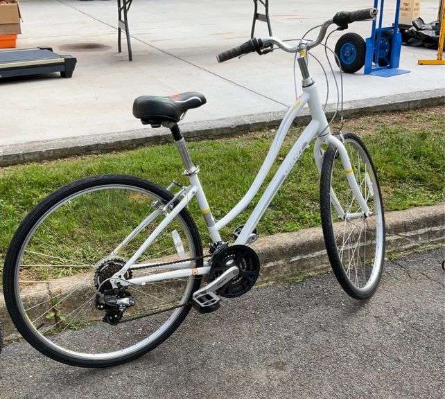 Giant bike, women specific, 5’4”-5’7” recommended height, 21speed, wide bottom seat, CroMo press for tubing frame, ready to ride condition
