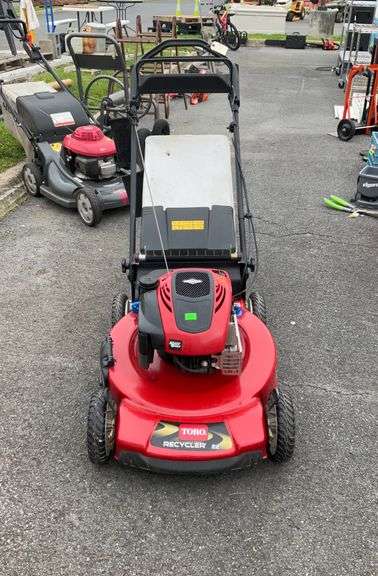 Toro lawnmower, 22”clearing width, with grass catcher, powered by Briggs and Stratton, tested and working