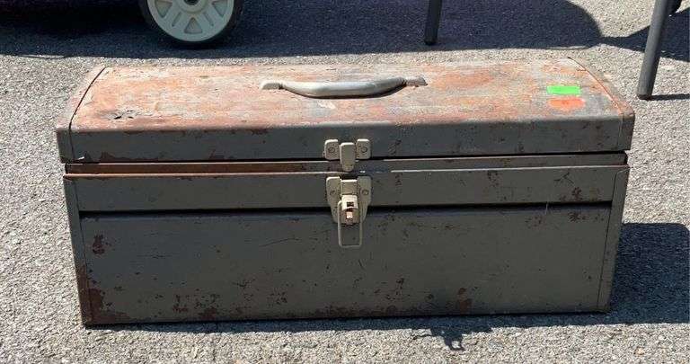 Metal toolbox with metal tray and accessories