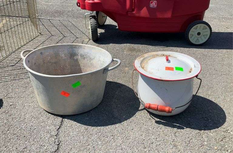 Enamel pot with lid, large pot with handles, some rust