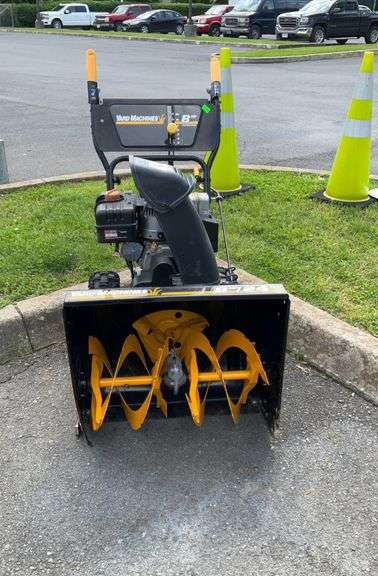 Yard machines snow thrower, 8HP, 24”clearing width, powered by Tecumseh,tested and working