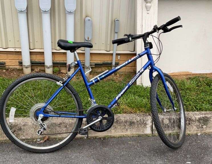 Free spirit bike, gearshift, cup holder, ready to ride condition