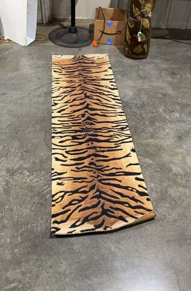 Liora Manne tiger pattern runner rug, 27x96”, wool pile hand tufted in ...