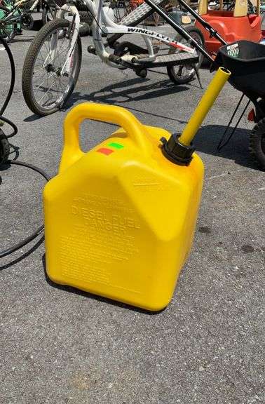 Fuel can, poly body, 5gal capacity