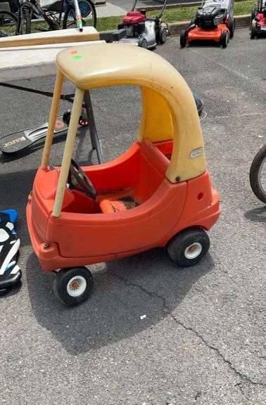 Foot powered poly kids car
