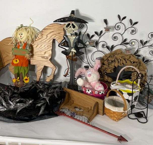 Holiday and seasonal decor - Hash Auctions