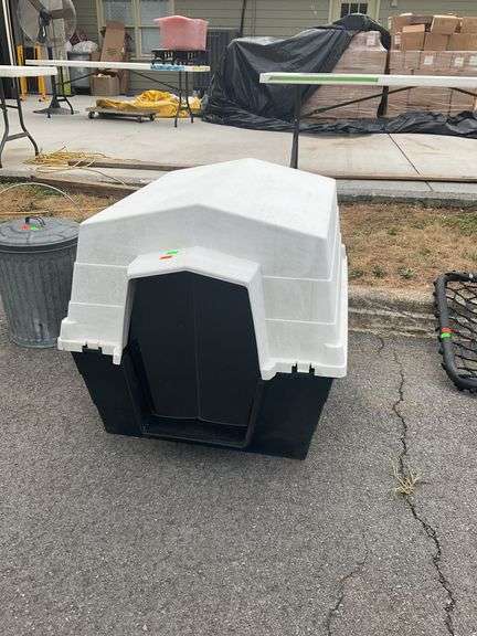 Petnation dog house, poly body, 36”L x 30”W x 32”H, crack in front