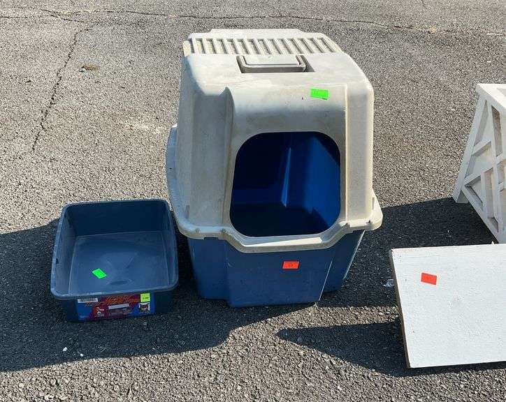 Poly litter box with poly tray,  missing clips