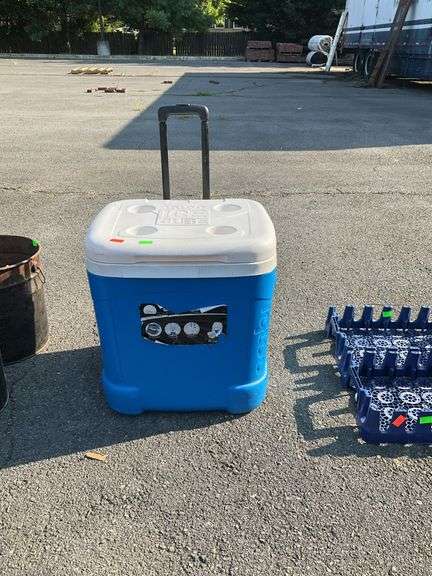 Igloo cooler, mobile, poly body, 1.5”deep cup,holders, some cosmetic damage and pole doesn’t fully extend