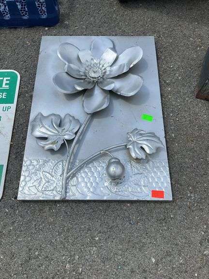 Floral metal artwork, 23”H x16”W