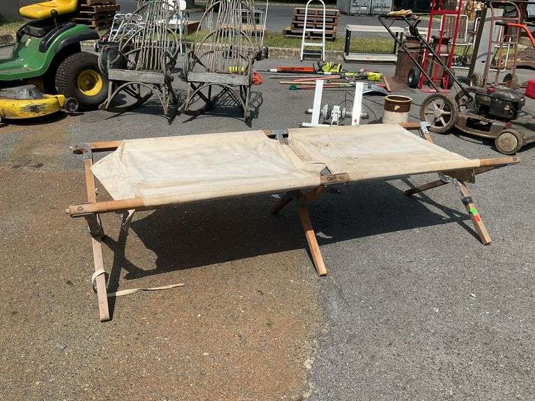 thumbnail interactive-video image 1 of Dollhouse Couch 1:12 Scale Model Accessories Ornament Modern Miniature Couch 1 of 11