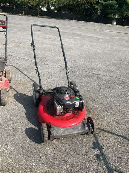 Yard machine lawnmower, 21”cutting width, 5.5HP, 140cc, powered by Briggs and Stratton, missing fuel cap, non tested by Hash Auctions
