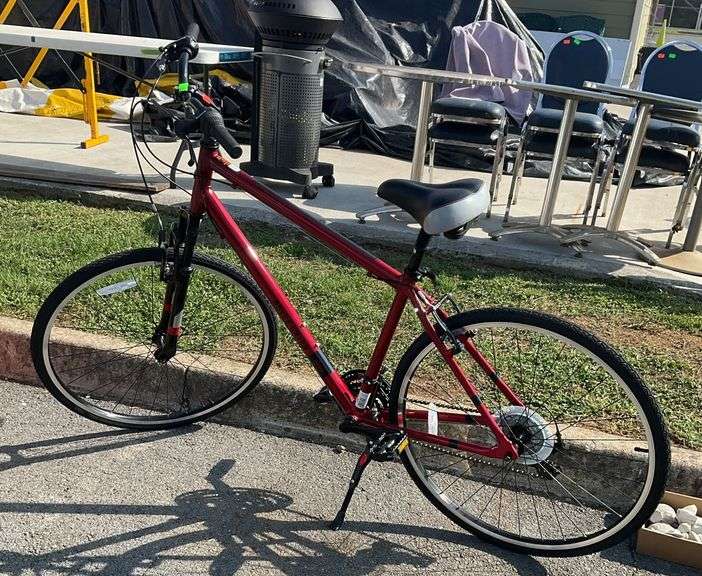 Royce Union bike, 19”frame, 27,5”tires, aluminum frame, 700c wheel, Shimano gearshift, 17speed, brakes work and tires have air, well maintained bike, ready to ride condition
