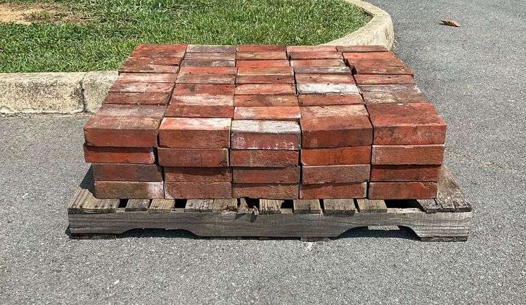 Pallet of bricks, 180 total - Hash Auctions