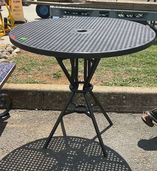 Patio table, mesh top, 32”dia