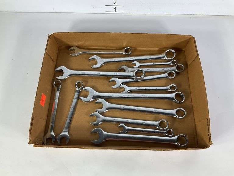 Flat of MIT wrenches. Various sizes - Hash Auctions