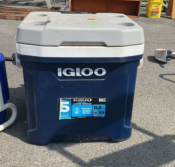 Igloo cooler, 62quarts, 98can capacity, two drop poly handles, mobile