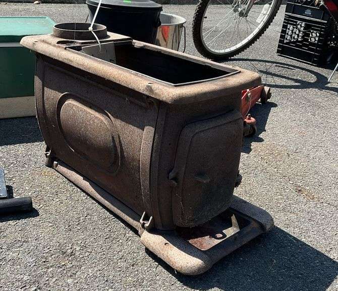 Wood stove, legs and parts inside, assembly required