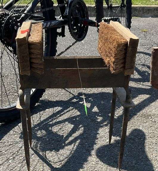 Boot brush