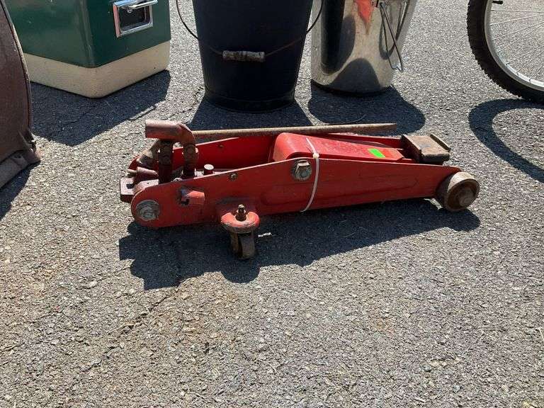 Hydraulic floor jack, tested and working