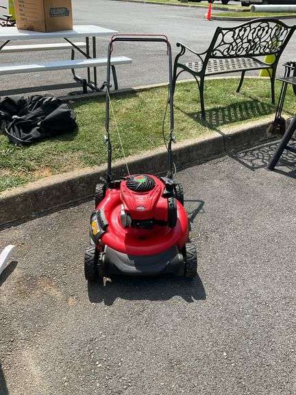 Craftsman lawnmower, 140cc, 5.5HP, 21”cutting width, powered by Briggs and Stratton tested and working