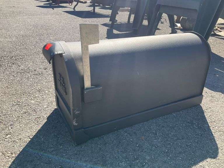 Mailbox with Flag, 21” x 9”