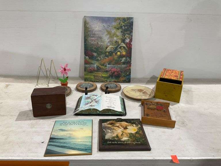 Home Decor and Wall Art Collection - Hash Auctions