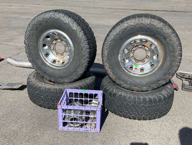 4 BFGoodrich Tires with 8-Lug Wheels and Center Caps for F-250 (99 and Up)