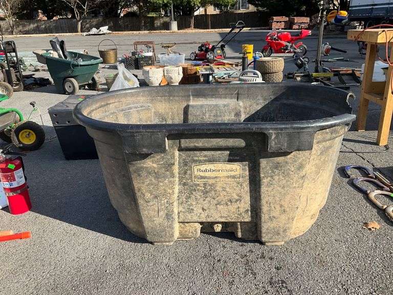 Rubbermaid Commercial Products 100-Gallon Stock Tank