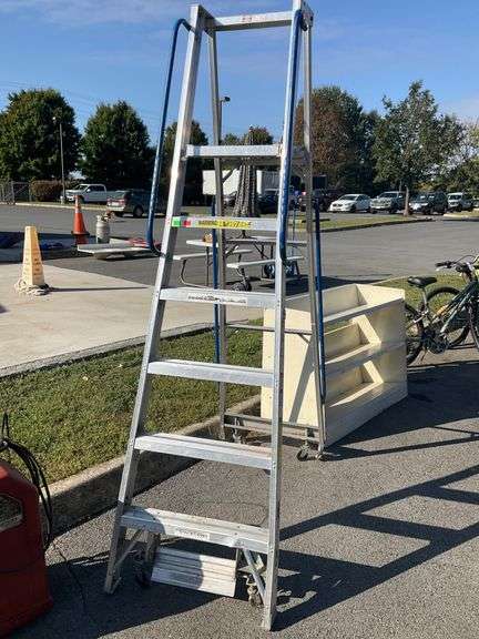 Louisville Model AP5006-T 6′ Aluminum Step Ladder with 300 lb Rating