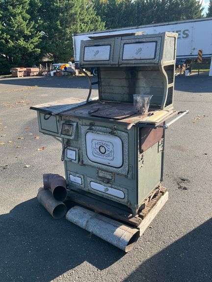 Home Comfort No. B-32 Cast Iron Stove by Wrought Iron Range Co.